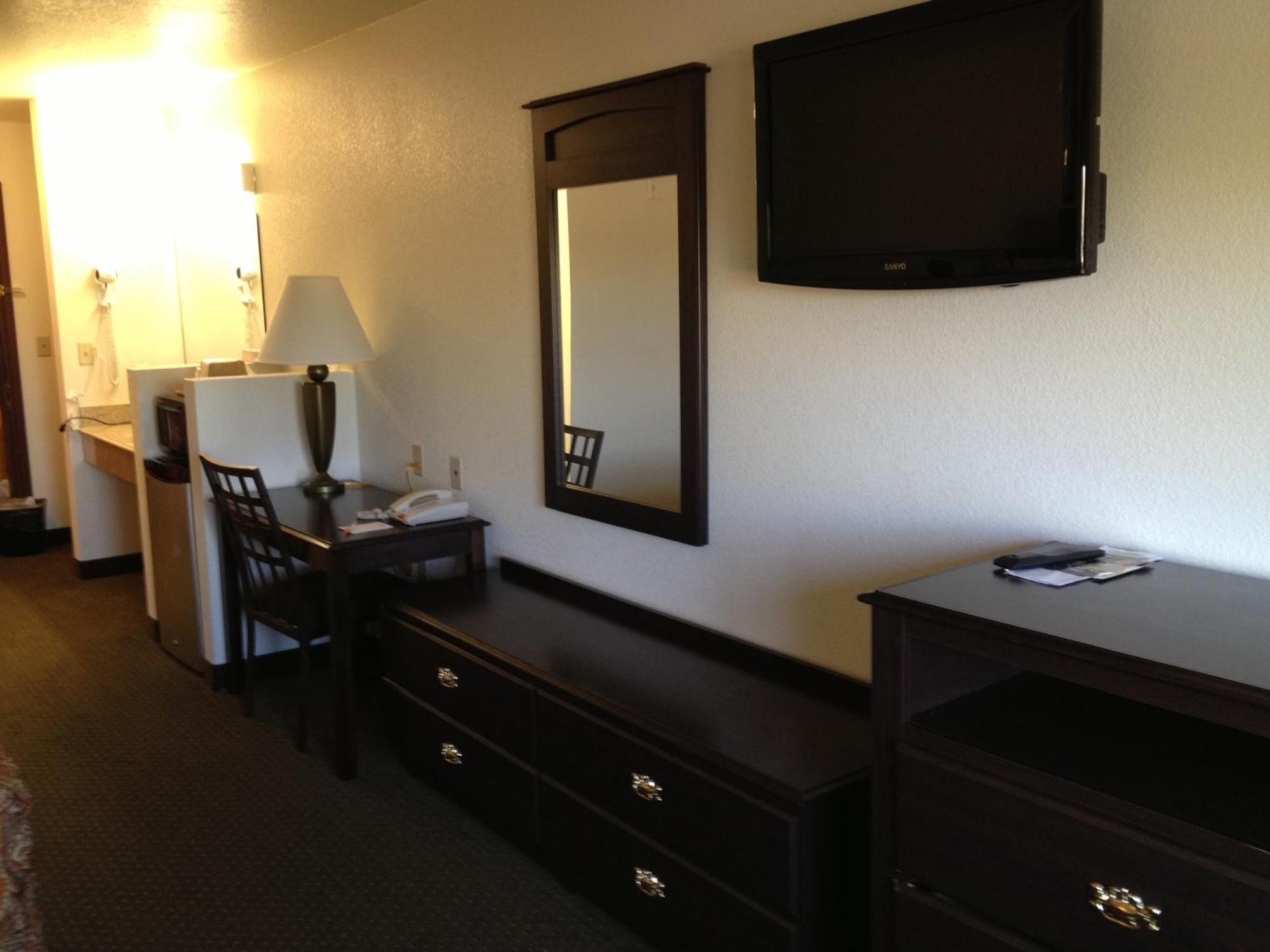 Howard Johnson By Wyndham Lubbock Tx Exterior photo