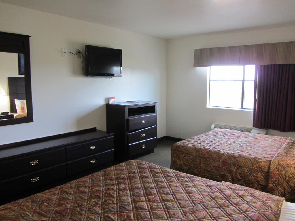 Howard Johnson By Wyndham Lubbock Tx Exterior photo